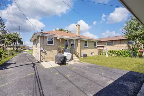 Exterior - 5937 Park Ave, Berkeley, IL 60163 photo 5 of 7