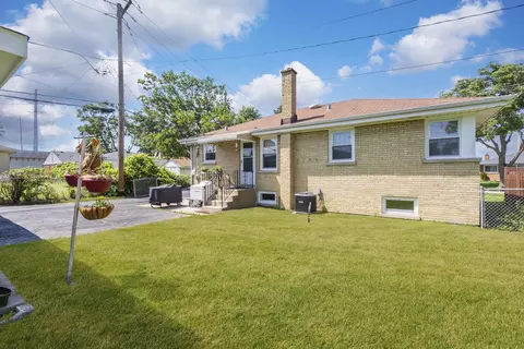 Exterior - 5937 Park Ave, Berkeley, IL 60163 photo 6 of 7