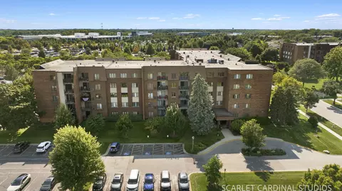 453 Raintree Dr #4D, Glen Ellyn, IL 60137