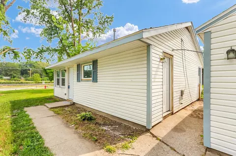 Exterior - 1408 Hedge Rd, Champaign, IL 61821 photo 6 of 9