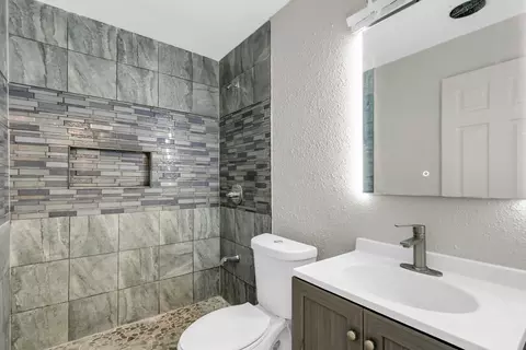 Bath - 1408 Hedge Rd, Champaign, IL 61821 photo 1 of 1
