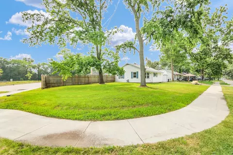 Exterior - 1408 Hedge Rd, Champaign, IL 61821 photo 5 of 9