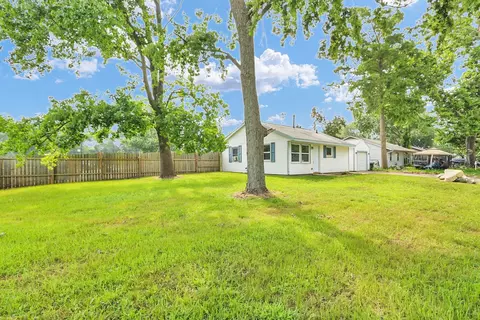 Exterior - 1408 Hedge Rd, Champaign, IL 61821 photo 2 of 9
