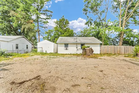 Exterior - 1408 Hedge Rd, Champaign, IL 61821 photo 8 of 9