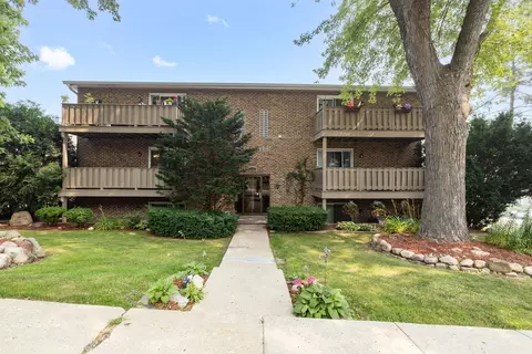 207 Fremont St #3, Woodstock, IL 60098