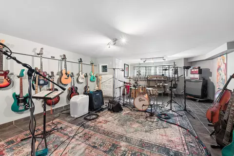 5010 W Wolfram St, Chicago, IL 60641 photo 25