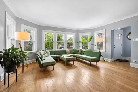 5010 W Wolfram St, Chicago, IL 60641 photo 4