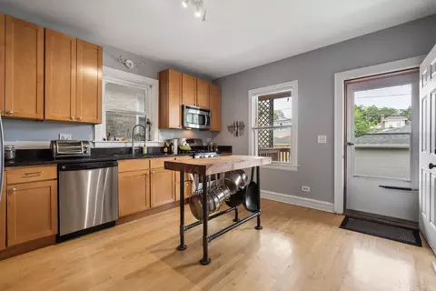 5010 W Wolfram St, Chicago, IL 60641 photo 11