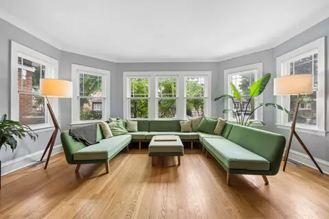 5010 W Wolfram St, Chicago, IL 60641 photo 3