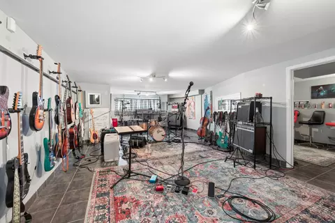 5010 W Wolfram St, Chicago, IL 60641 photo 24