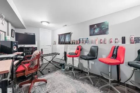 5010 W Wolfram St, Chicago, IL 60641 photo 26