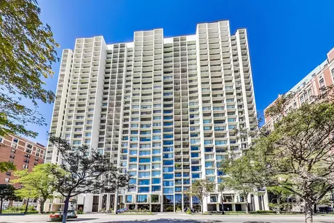 3200 N Lake Shore Dr #806, Chicago, IL 60657