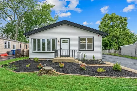 18172 W Twin Lakes Blvd, Grayslake, IL 60030