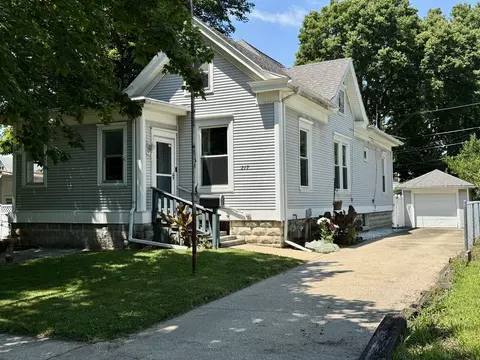 217 Elmwood St, Pontiac, IL 61764
