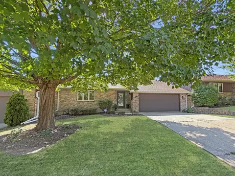 550 N Sierra Dr #15, Freeport, IL 61032