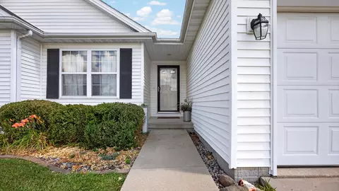 1804 Saltonstall Dr, Normal, IL 61761 photo 2