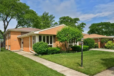 9414 Ozanam Ave, Morton Grove, IL 60053