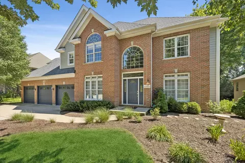 8709 Shade Tree Cir, Crystal Lake, IL 60014