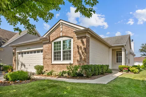 16530 Grandwood Lake Dr, Crest Hill, IL 60403