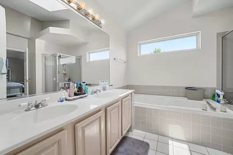 Bath - 836 Tallgrass Dr, Bartlett, IL 60103 photo 2 of 5