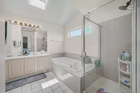 Bath - 836 Tallgrass Dr, Bartlett, IL 60103 photo 3 of 5