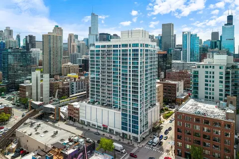 757 N Orleans St #605, Chicago, IL 60654