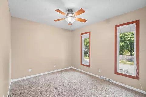 Bedroom - 1609 Erin Dr, Normal, IL 61761 photo 3 of 8