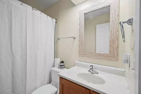 Bath - 1609 Erin Dr, Normal, IL 61761 photo 1 of 3