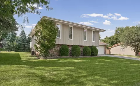 Exterior - 1609 Erin Dr, Normal, IL 61761 photo 2 of 5