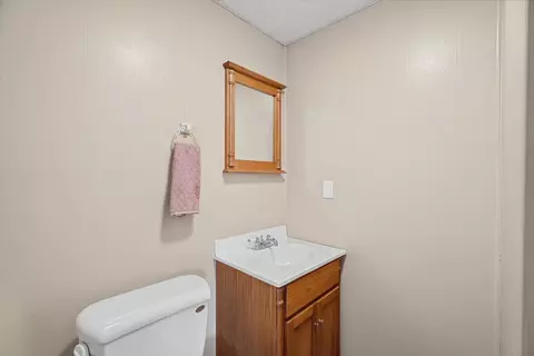 Bath - 1609 Erin Dr, Normal, IL 61761 photo 3 of 3