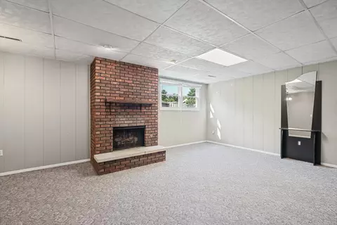 Living - 1609 Erin Dr, Normal, IL 61761 photo 5 of 6
