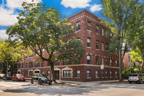 1255 W Roscoe St #1, Chicago, IL 60657