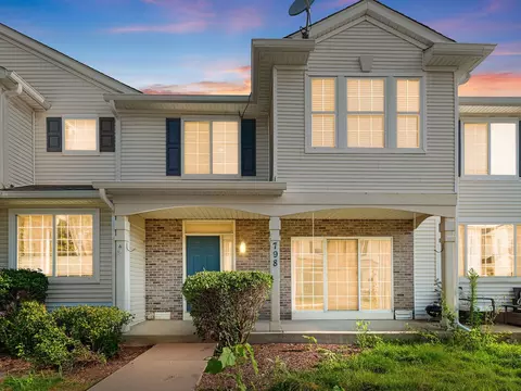798 County Line Rd #798, Aurora, IL 60502