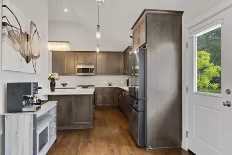 Kitchen - 1629 N Summit St, Wheaton, IL 60187 photo 4 of 4