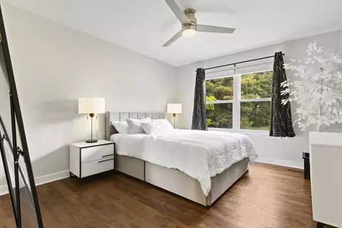 Bedroom - 1629 N Summit St, Wheaton, IL 60187 photo 3 of 4