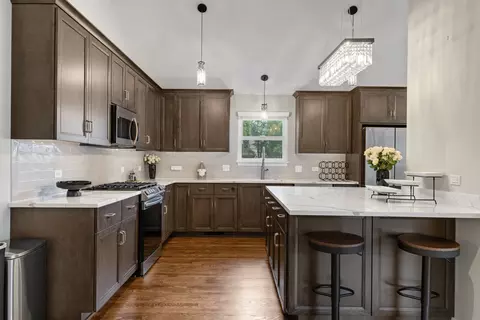 Kitchen - 1629 N Summit St, Wheaton, IL 60187 photo 2 of 4