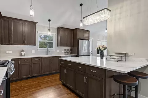Kitchen - 1629 N Summit St, Wheaton, IL 60187 photo 3 of 4