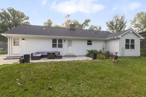 Exterior - 1629 N Summit St, Wheaton, IL 60187 photo 3 of 4