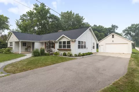 Exterior - 1629 N Summit St, Wheaton, IL 60187 photo 2 of 4