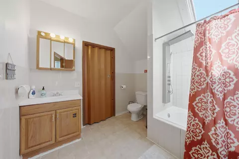 Bath - 1534 E 73rd Pl, Chicago, IL 60619 photo 2 of 3