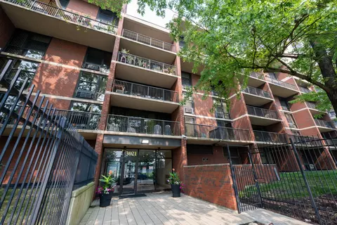 3021 S Michigan Ave #305, Chicago, IL 60616