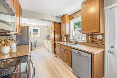 Kitchen - 6314 Hillcrest Rd, Cary, IL 60013 photo 2 of 3