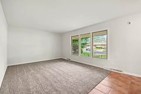 209 Maureen Dr, Elgin, IL 60123 photo 5