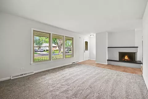 209 Maureen Dr, Elgin, IL 60123 photo 3