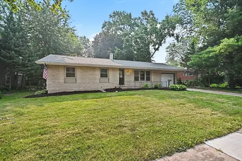209 Maureen Dr, Elgin, IL 60123 photo 2