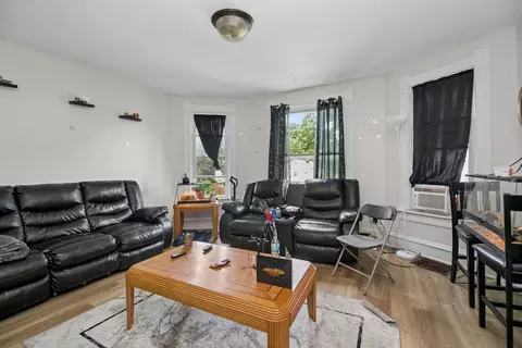 Living - 464 Harrison Ave S, Kankakee, IL 60901 photo 1 of 1