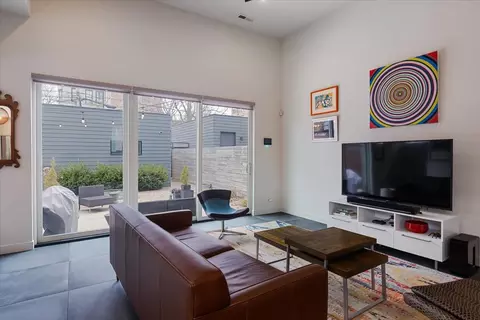 559 E 50th St, Chicago, IL 60615 photo 5