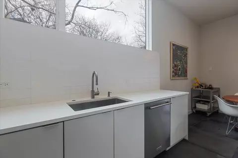 559 E 50th St, Chicago, IL 60615 photo 17