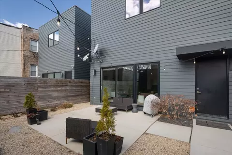 559 E 50th St, Chicago, IL 60615 photo 3