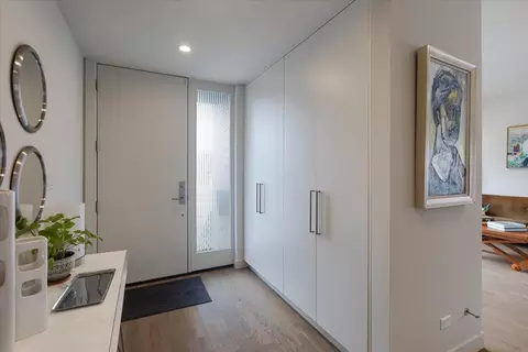 559 E 50th St, Chicago, IL 60615 photo 8